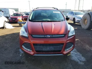 2014 Ford Escape SE with VIN 1FMCU0GXXEUD49389, listed as a Copart auction lot 48774145 with 104,066 mi miles and Salvage Title. Bid and sale history available at carsss.com. Image 5.