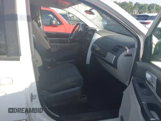 2010 Dodge Grand Caravan SXT z VIN 2D4RN5D10AR200217, wystawiony jako IAAI lot #42540925 z przebiegiem 239 247 mil mil oraz . Historia ofert i sprzedaży dostępna na DreamBid. Obrazek 5.