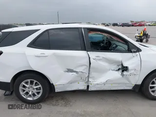 2024 Chevrolet Equinox LS z VIN 3GNAXHEG4RL217496, wystawiony jako IAAI lot #41932850 z przebiegiem 26 583 mil mil oraz . Historia ofert i sprzedaży dostępna na DreamBid. Obrazek 14.
