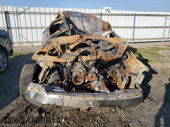 2001 GMC Yukon SLT with VIN 1GKEC13V51J286924, listed as a Copart auction lot 42317835 with 0 mi miles and Non Repairable. Bid and sale history available at carsss.com. Image 5.