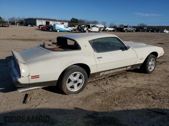 1979 Pontiac Firebird z VIN 2U87K9N120105, wystawiony jako Copart lot #46001565 z przebiegiem 87 739 mil mil oraz Czysty tytuł • Clean title. Historia ofert i sprzedaży dostępna na DreamBid. Obrazek 3.