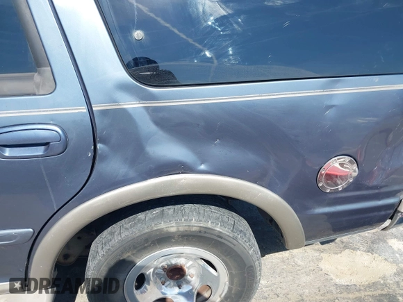 2002 Ford Expedition Eddie Bauer z VIN 1FMRU17W02LA41947, wystawiony jako IAAI lot #42483099 z przebiegiem 166 676 mil mil oraz . Historia ofert i sprzedaży dostępna na DreamBid. Obrazek 6.
