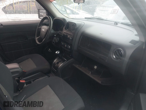 2010 Jeep Patriot Sport with VIN 1J4NF2GB0AD500526, listed as a IAAI auction lot 41694842 with 139,508 mi miles. Bid and sale history available at carsss.com. Image 5.
