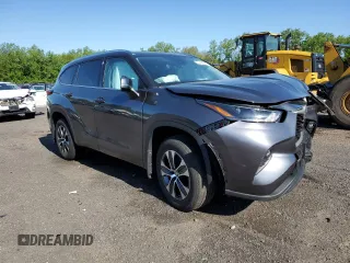 2021 Toyota Highlander XLE with VIN 5TDGZRBH4MS078778, listed as a Copart auction lot 56496855 with 35,563 mi miles and Salvage title. Bid and sale history available at DreamBid. Image 4.