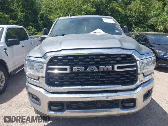 2024 Ram 2500 Big Horn z VIN 3C6UR5DL9RG246005, wystawiony jako IAAI lot #42849768 z przebiegiem 48 843 mil mil oraz . Historia ofert i sprzedaży dostępna na DreamBid. Obrazek 12.