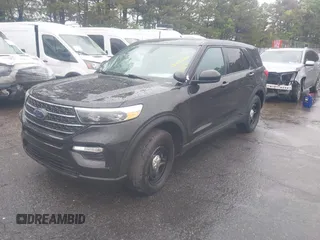 2021 Ford Police Interceptor Utility z VIN 1FM5K8AB0MGB24809, wystawiony jako IAAI lot #42341896 z przebiegiem 98 134 mil mil oraz . Historia ofert i sprzedaży dostępna na DreamBid. Obrazek 2.