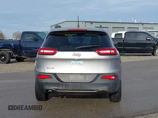 2017 Jeep Cherokee Latitude z VIN 1C4PJMCB0HW509286, wystawiony jako IAAI lot #41382394 z przebiegiem 96 562 mil mil oraz . Historia ofert i sprzedaży dostępna na DreamBid. Obrazek 16.