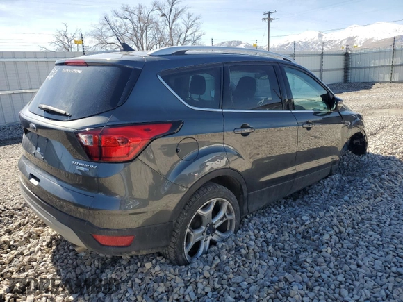 2019 Ford Escape Titanium with VIN 1FMCU9J90KUA00316, listed as a Copart auction lot 45917075 with 84,331 mi miles and Salvage Title. Bid and sale history available at carsss.com. Image 3.