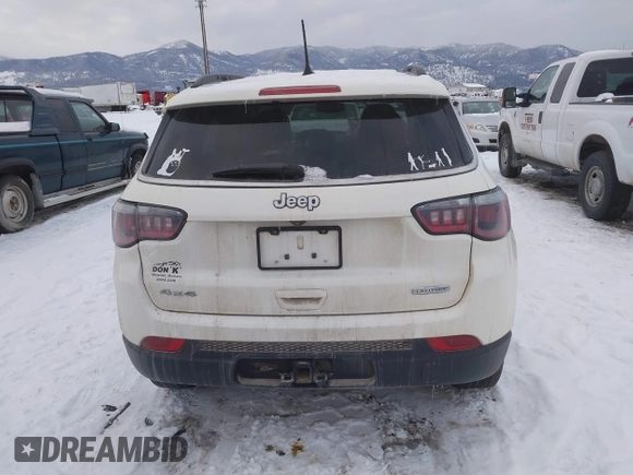 2018 Jeep Compass Latitude with VIN 3C4NJDBB8JT256755, listed as a IAAI auction lot 41523061 with 50,675 mi miles. Bid and sale history available at carsss.com. Image 17.