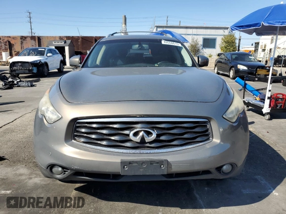 2009 Infiniti FX z VIN JNRAS18U59M102900, wystawiony jako Copart lot #49550615 z przebiegiem 258 370 mil mil oraz Szkoda całkowita • Salvage title. Historia ofert i sprzedaży dostępna na DreamBid. Obrazek 5.