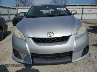 2010 Toyota Matrix z VIN 2T1KU4EE7AC475743, wystawiony jako Copart lot #49216945 z przebiegiem Nie podano mil oraz Czysty tytuł • Clean title. Historia ofert i sprzedaży dostępna na DreamBid. Obrazek 5.