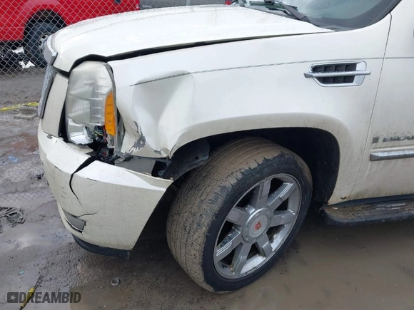 2007 Cadillac Escalade with VIN 1GYFK63897R326257, listed as a IAAI auction lot 41656520 with 170,105 mi miles. Bid and sale history available at carsss.com. Image 6.