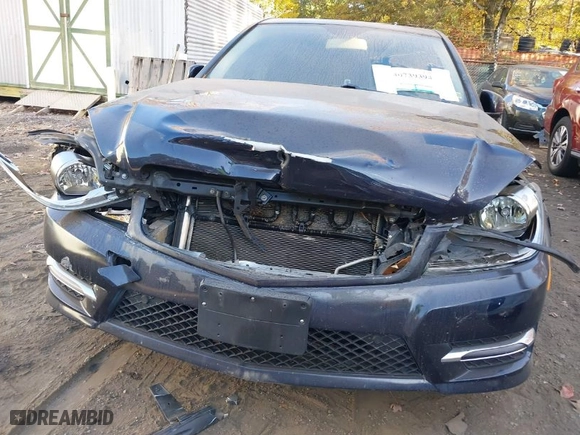 2013 Mercedes-Benz C-Class C 300 Sport with VIN WDDGF8AB8DR290863, listed as a IAAI auction lot 40739394 with 165,377 mi miles. Bid and sale history available at carsss.com. Image 6.