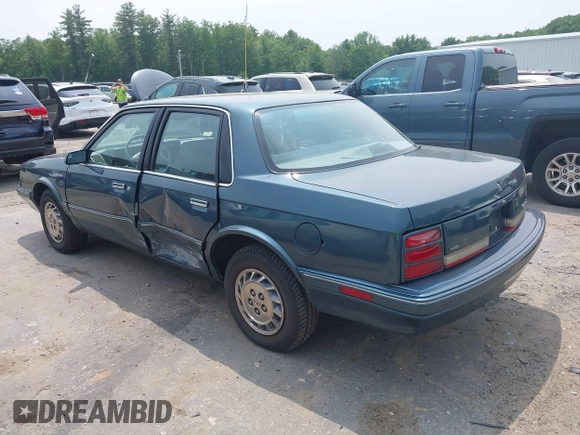 1994 Oldsmobile Cutlass Ciera S z VIN 1G3AG55M3R6441530, wystawiony jako IAAI lot #42404529 z przebiegiem 78 518 mil mil oraz . Historia ofert i sprzedaży dostępna na DreamBid. Obrazek 3.