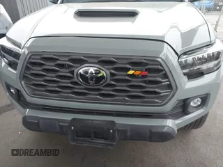 2023 Toyota Tacoma SR z VIN 3TMCZ5AN1PM602567, wystawiony jako IAAI lot #42355648 z przebiegiem 32 472 mil mil oraz . Historia ofert i sprzedaży dostępna na DreamBid. Obrazek 18.