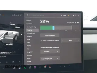 2024 Tesla Cybertruck z VIN 7G2CEHED6RA042416, wystawiony jako IAAI lot #41324245 z przebiegiem 332 mil mil oraz . Historia ofert i sprzedaży dostępna na DreamBid. Obrazek 17.