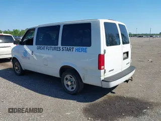 2005 Chevrolet Astro with VIN 1GNDM19X15B125037, listed as a IAAI auction lot 42027571 with 260,176 mi miles. Bid and sale history available at carsss.com. Image 3.