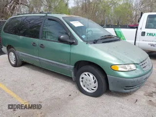 1998 Plymouth Voyager Grand SE z VIN 2P4GP44G9WR577063, wystawiony jako IAAI lot #41951898 z przebiegiem 171 759 mil mil oraz . Historia ofert i sprzedaży dostępna na DreamBid. Obrazek 1.