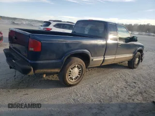 2002 GMC Sonoma SLS with VIN 1GTDT19W128196573, listed as a Copart auction lot 76562324 with 377,391 mi miles and Salvage Title. Bid and sale history available at carsss.com. Image 3.