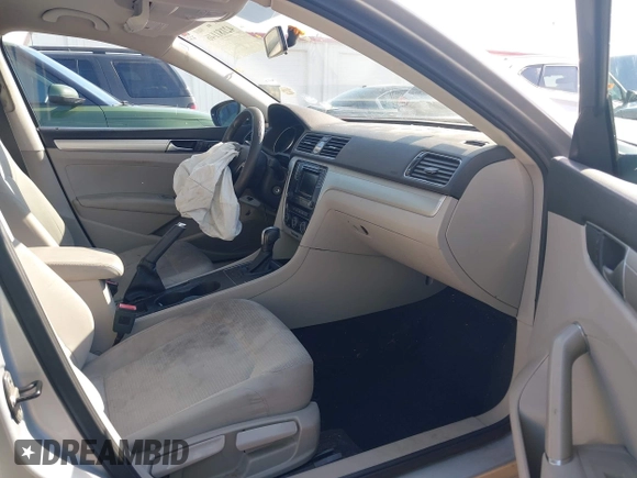 2017 Volkswagen Passat S z VIN 1VWAT7A30HC009964, wystawiony jako IAAI lot #42181146 z przebiegiem 118 855 mil mil oraz . Historia ofert i sprzedaży dostępna na DreamBid. Obrazek 5.