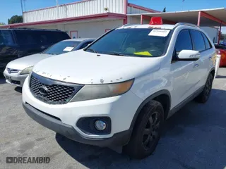 2011 Kia Sorento LX with VIN 5XYKT3A15BG050737, listed as a IAAI auction lot 41959500 with 200,621 mi miles. Bid and sale history available at carsss.com. Image 2.