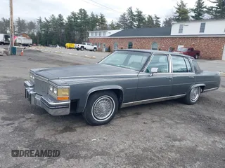 1985 Cadillac Fleetwood z VIN 1G6DW6989F9741010, wystawiony jako IAAI lot #41872467 z przebiegiem 75 417 mil mil oraz . Historia ofert i sprzedaży dostępna na DreamBid. Obrazek 16.