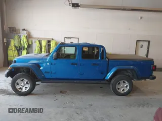 2020 Jeep Gladiator Sport S with VIN 1C6HJTAG8LL193845, listed as a IAAI auction lot 42085533 with 121,134 mi miles. Bid and sale history available at carsss.com. Image 14.