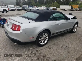 2011 Ford Mustang V6 z VIN 1ZVBP8EM9B5131834, wystawiony jako Copart lot #52545465 z przebiegiem 164 357 mil mil oraz Szkoda całkowita • Salvage title. Historia ofert i sprzedaży dostępna na DreamBid. Obrazek 3.