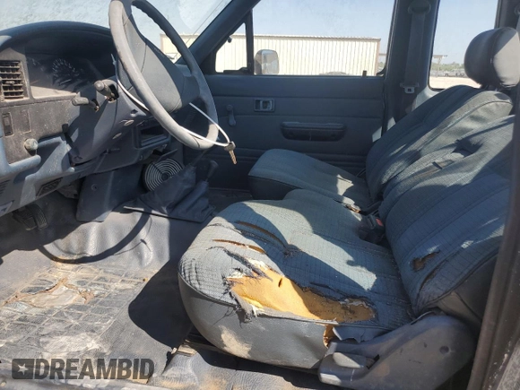 1990 Toyota Pickup DLX z VIN JT4VN13D3L5024456, wystawiony jako Copart lot #75834064 z przebiegiem 200 893 mil mil oraz Szkoda całkowita • Salvage title. Historia ofert i sprzedaży dostępna na DreamBid. Obrazek 7.