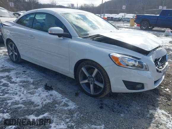2013 Volvo C70 T5 with VIN YV1672MC5DJ142005, listed as a IAAI auction lot 41634212 with 94,435 mi miles. Bid and sale history available at carsss.com. Image 1.