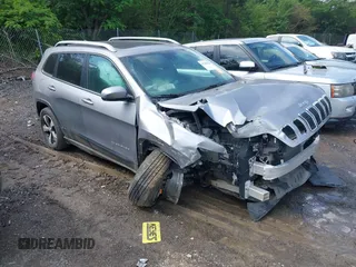 2021 Jeep Cherokee Limited z VIN 1C4PJMDX3MD181300, wystawiony jako IAAI lot #42185700 z przebiegiem 62 146 mil mil oraz . Historia ofert i sprzedaży dostępna na DreamBid. Obrazek 1.