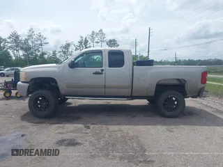 2008 Chevrolet Silverado 1500 1LT with VIN 2GCEC19C781149327, listed as a IAAI auction lot 42126913 with 194,629 mi miles and . Bid and sale history available at DreamBid. Image 14.