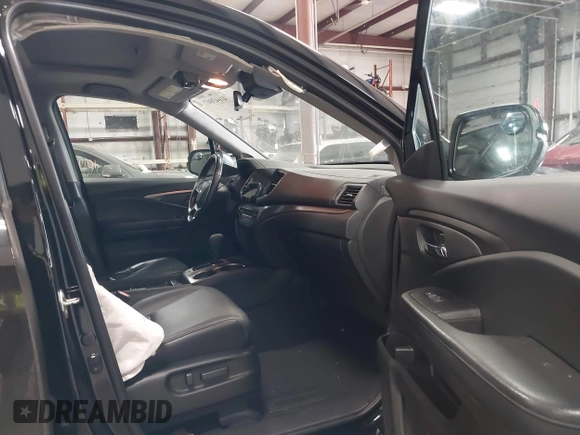 2019 Honda Pilot EX-L with VIN 5FNYF6H5XKB067858, listed as a IAAI auction lot 41643807 with 102,114 mi miles and . Bid and sale history available at carsss.com. Image 5.