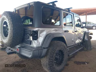 2019 Jeep Wrangler Unlimited Sport S z VIN 1C4HJXDG7KW557682, wystawiony jako IAAI lot #42586742 z przebiegiem 49 741 mil mil oraz . Historia ofert i sprzedaży dostępna na DreamBid. Obrazek 4.