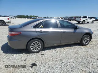 2017 Toyota Camry XLE z VIN 4T1BF1FK3HU377623, wystawiony jako Copart lot #53292365 z przebiegiem 104 393 mil mil oraz Szkoda całkowita • Salvage title. Historia ofert i sprzedaży dostępna na DreamBid. Obrazek 3.