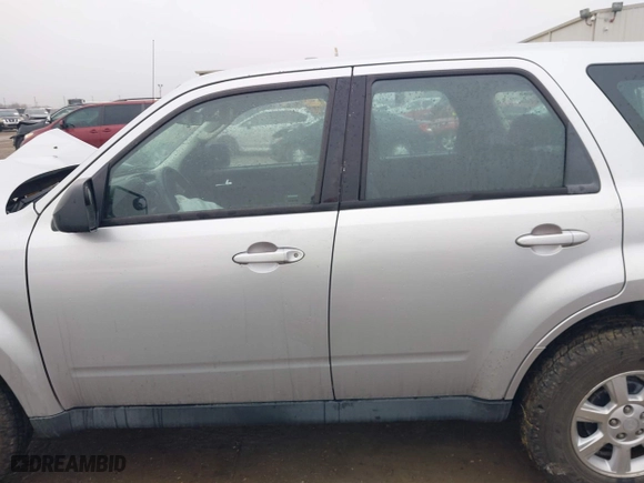 2011 Mazda Tribute Sport with VIN 4F2CY9C7XBKM01050, listed as a IAAI auction lot 41433870 with 122,287 mi miles. Bid and sale history available at carsss.com. Image 14.