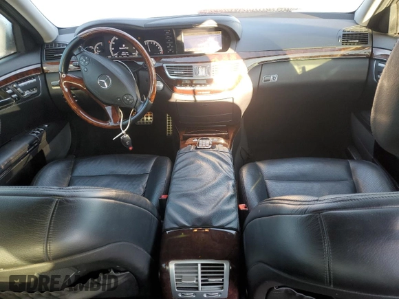 2010 Mercedes-Benz S 400 with VIN WDDNG9FB8AA305648, listed as a Copart auction lot 87004294 with 135,981 mi miles and Clean Title. Bid and sale history available at DreamBid. Image 8.