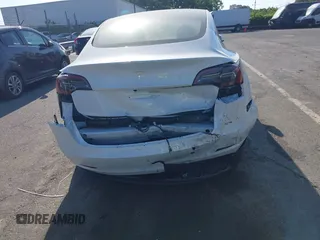 2023 Tesla Model 3 z VIN 5YJ3E1EA3PF600030, wystawiony jako IAAI lot #42052459 z przebiegiem 11 177 mil mil oraz . Historia ofert i sprzedaży dostępna na DreamBid. Obrazek 15.