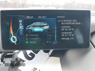 2017 BMW i3 z VIN WBY1Z8C39HV891353, wystawiony jako IAAI lot #41887562 z przebiegiem 82 295 mil mil oraz . Historia ofert i sprzedaży dostępna na DreamBid. Obrazek 17.