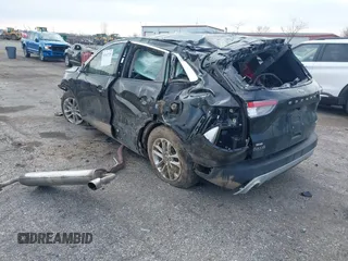 2020 Ford Escape SE z VIN 1FMCU9G65LUA09107, wystawiony jako IAAI lot #41967725 z przebiegiem 131 177 mil mil oraz . Historia ofert i sprzedaży dostępna na DreamBid. Obrazek 3.