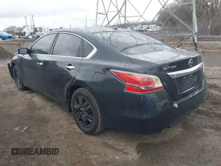 2015 Nissan Altima 2.5 S with VIN 1N4AL3AP2FN351860, listed as a IAAI auction lot 41844963 with 173,046 mi miles. Bid and sale history available at carsss.com. Image 3.