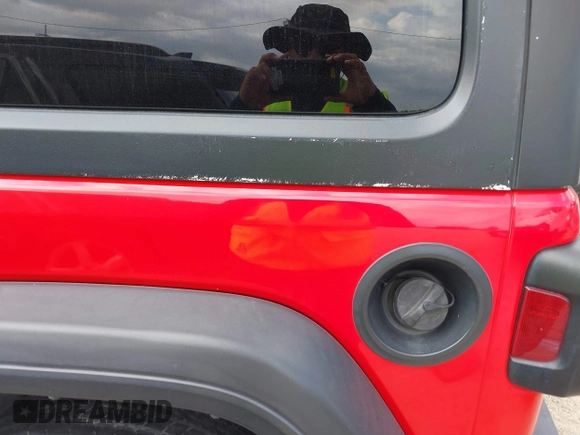 2019 Jeep Wrangler Unlimited Sport S with VIN 1C4HJXDN6KW639739, listed as a IAAI auction lot 42432143 with Not provided miles and . Bid and sale history available at DreamBid. Image 6.
