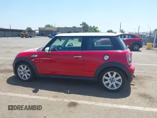 2013 MINI Hardtop S with VIN WMWSV3C54DT389391, listed as a IAAI auction lot 42141136 with 72,100 mi miles and . Bid and sale history available at DreamBid. Image 14.