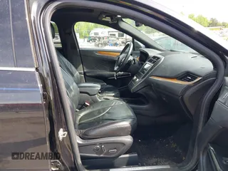 2017 Lincoln MKC Reserve with VIN 5LMTJ3DH9HUL21768, listed as a IAAI auction lot 42081970 with 84,798 mi miles and . Bid and sale history available at DreamBid. Image 5.