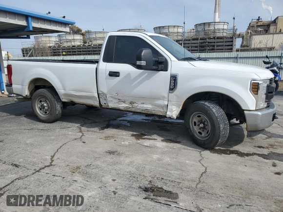 2019 Ford Super Duty F-250 SRW XL with VIN 1FTBF2A64KEE41867, listed as a Copart auction lot 44643375 with 185,968 mi miles and Salvage Title. Bid and sale history available at carsss.com. Image 4.
