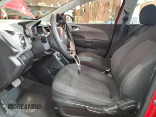2012 Chevrolet Sonic LT z VIN 1G1JC5SH3C4140111, wystawiony jako Copart lot #57206595 z przebiegiem 126 223 mil mil oraz Szkoda całkowita • Salvage title. Historia ofert i sprzedaży dostępna na DreamBid. Obrazek 7.