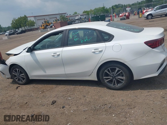 2023 Kia Forte LXS z VIN 3KPF24AD6PE611746, wystawiony jako IAAI lot #42427246 z przebiegiem 56 552 mil mil oraz . Historia ofert i sprzedaży dostępna na DreamBid. Obrazek 14.
