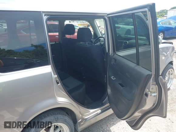 2006 Scion xB z VIN JTLKT324364083642, wystawiony jako IAAI lot #42681553 z przebiegiem 139 346 mil mil oraz . Historia ofert i sprzedaży dostępna na DreamBid. Obrazek 8.