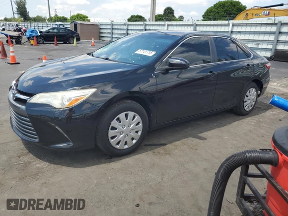 2017 Toyota Camry XLE z VIN 4T1BF1FK1HU781648, wystawiony jako Copart lot #57141715 z przebiegiem 70 437 mil mil oraz Szkoda całkowita • Salvage title. Historia ofert i sprzedaży dostępna na DreamBid. Obrazek 1.