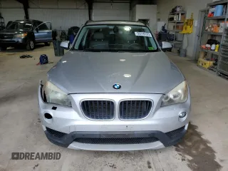 2014 BMW X1 xDrive28i z VIN WBAVL1C5XEVR95162, wystawiony jako Copart lot #55218125 z przebiegiem 108 658 mil mil oraz Szkody całkowita. Historia ofert i sprzedaży dostępna na DreamBid. Obrazek 5.